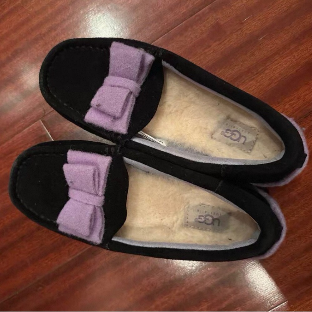 UGG Kids Black Slippers with Purple Bow
